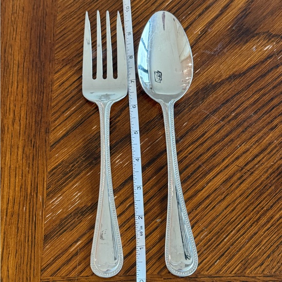 TOWLE 18/0 LIVING COLLECTION Zoe 11 pieces Fork Spoon knife serving spoon & fork - Picture 2 of 11